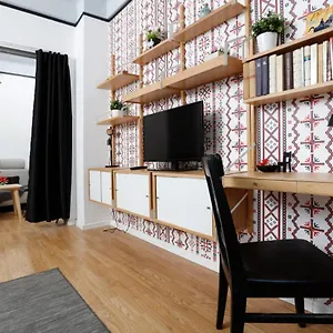 Traditional Modern 3 Bedroom In Center Appartamento